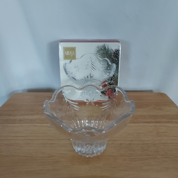 Festive Bo - Picture 1 of 3